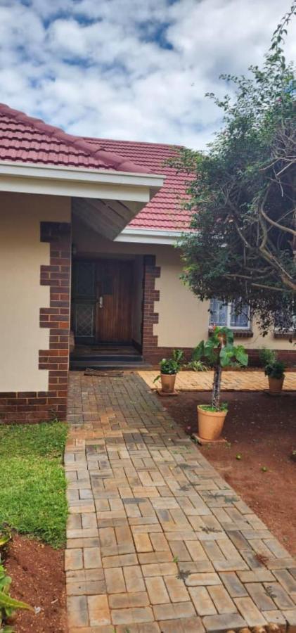 Lovely 3 Bed In Mount Pleasant - 2153 Harare Ngoại thất bức ảnh
